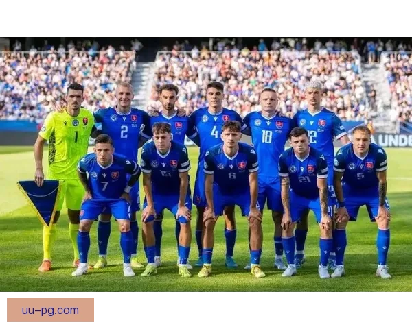 卡尔佐纳兼任斯洛伐克国家队与那不勒斯代理主帅亮相